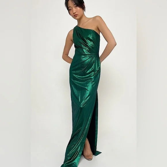green emerald velvet dress View the Marchesa Notte Collection main image 0